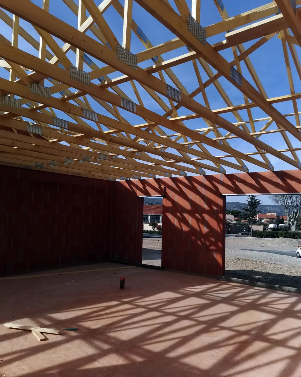 photo d'un chantier d'une maison, 4ème étape: mise en place de la charpente